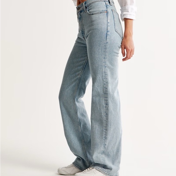 Abercrombie and Fitch High Rise 90s Relaxed SHORT - light wash - Picture 3 of 12